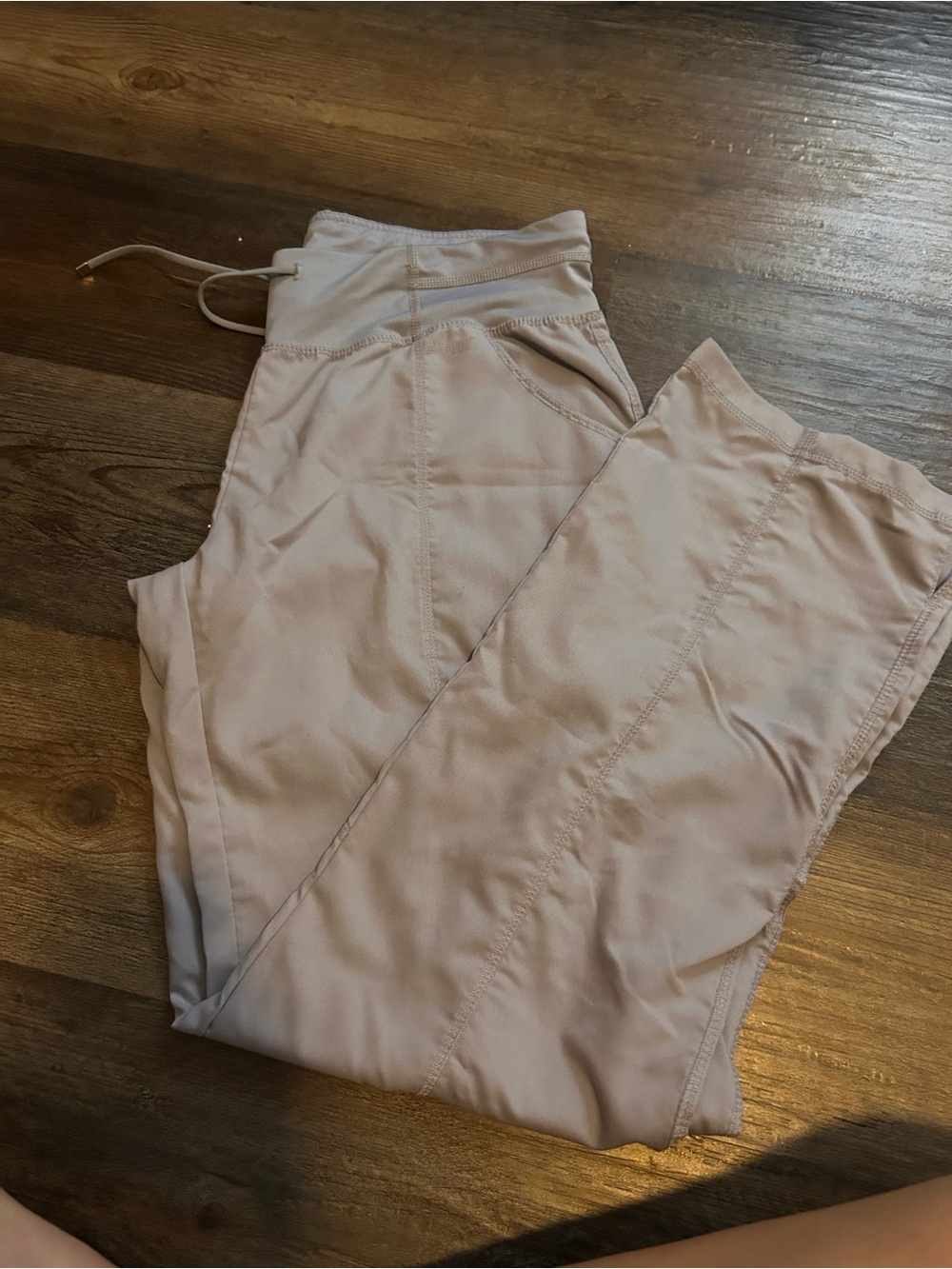 Grey's Anatomy Women's Drawstring Joggers in Light Taupe